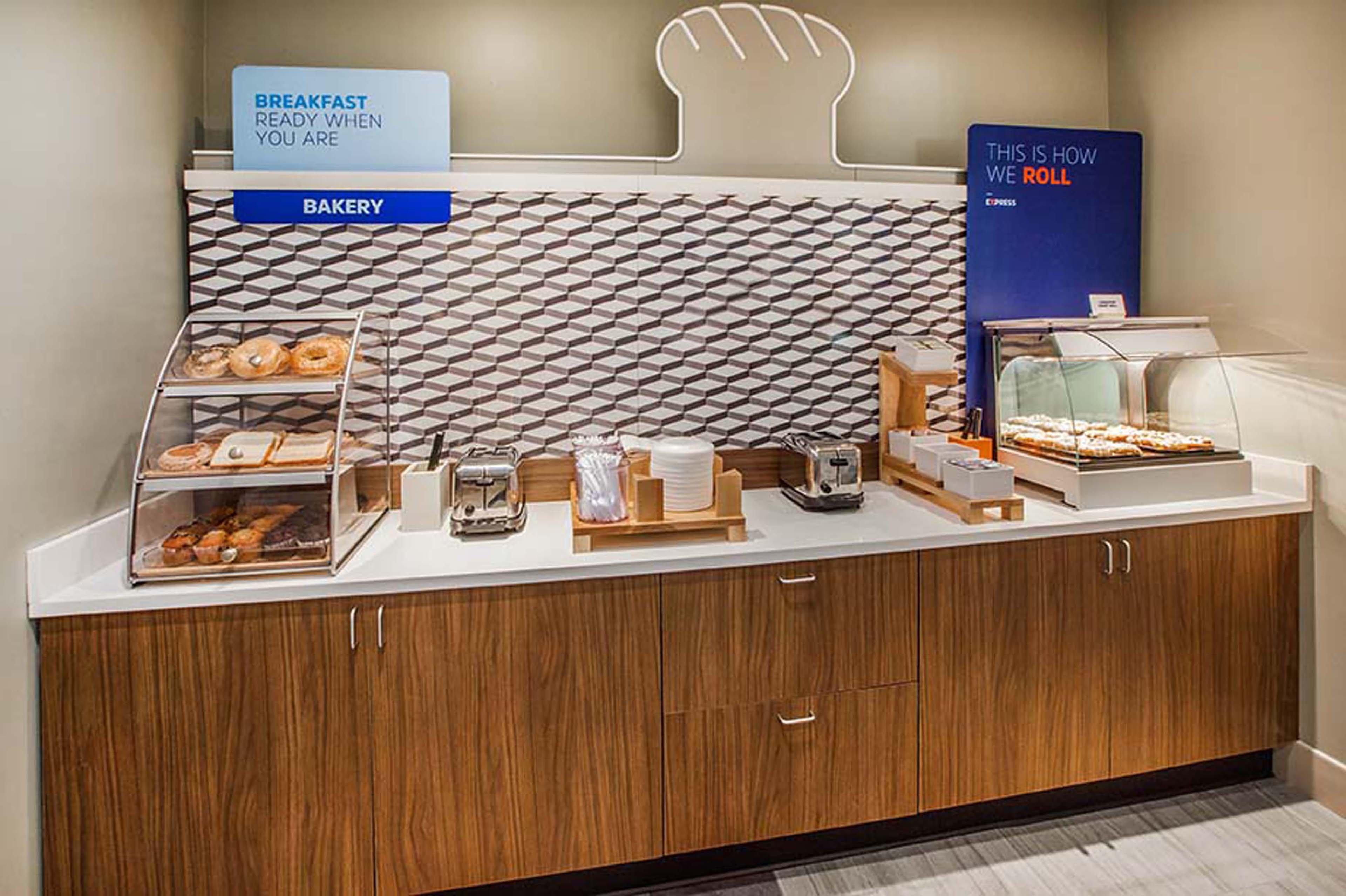 Holiday Inn Express Adrian By Ihg Esterno foto